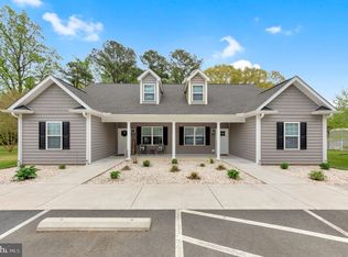 124 Gordon Ln, Warsaw, VA 22572