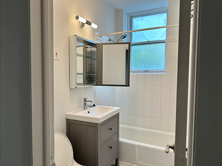 208 W Willow St #3 — Photo 12