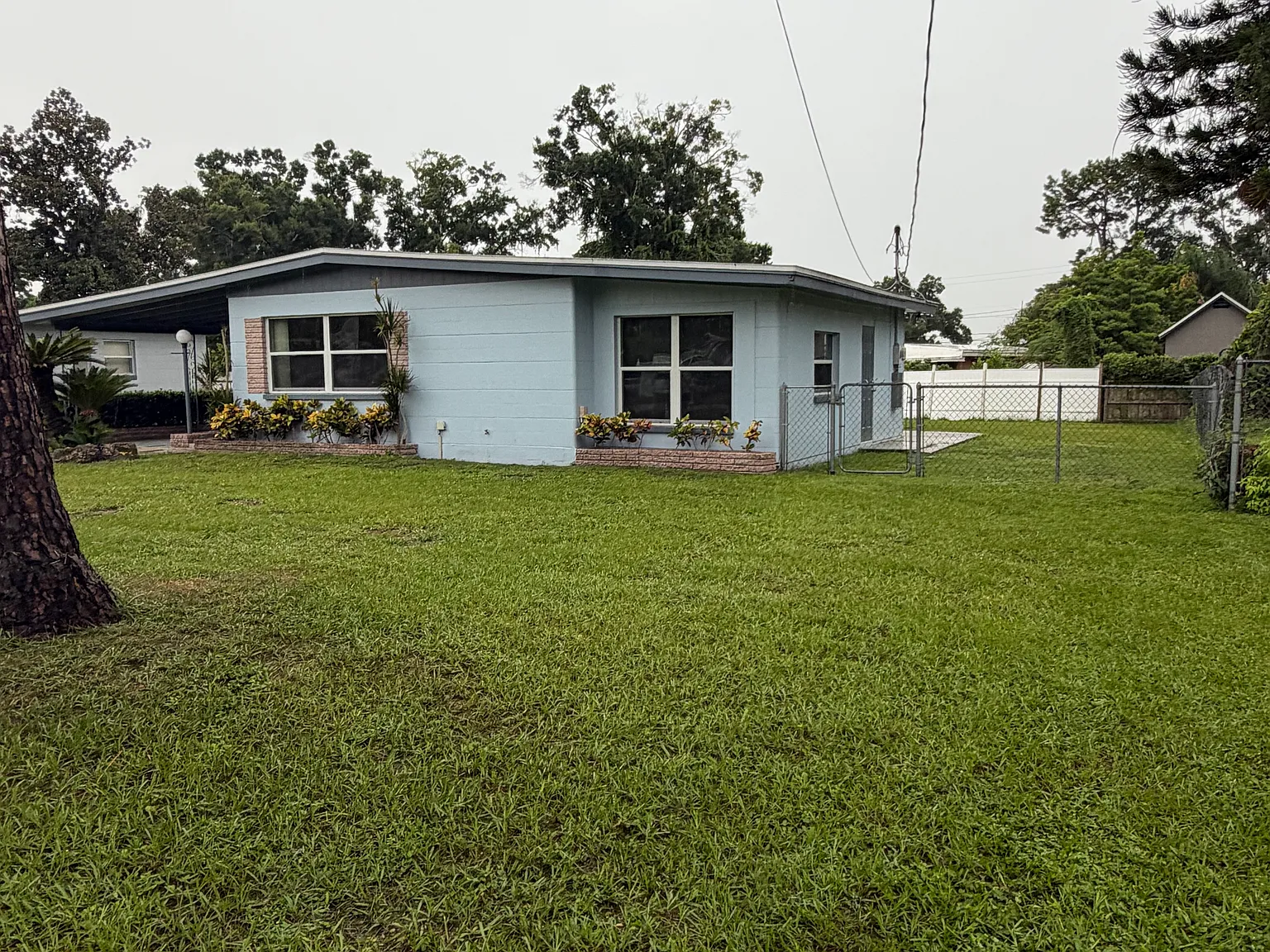 3 bed, 1350 sqft, $2,100 — Photo 2