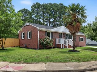 701 Sparrow Rd, Chesapeake, VA 23325