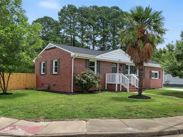 701 Sparrow Rd, Chesapeake, VA 23325