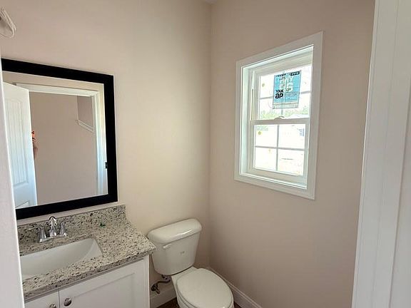 4th image of 302 Freshwater Ln