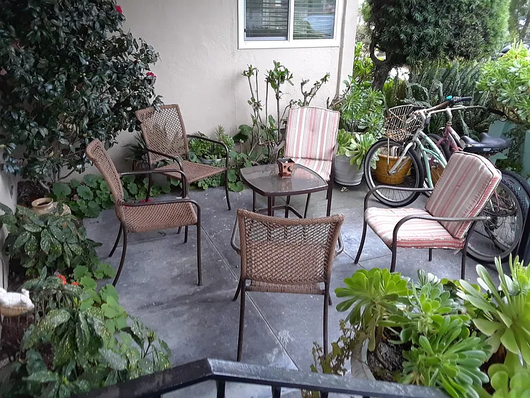 911 38th Ave #1 — Photo 3