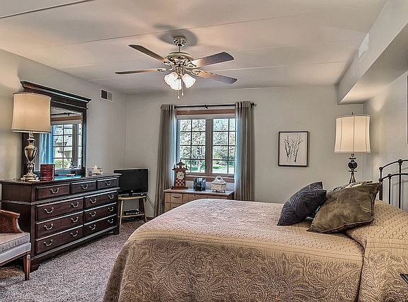 5th image of 104 Swan Dr Unit 1-C