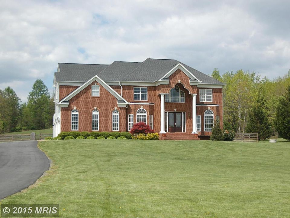 1st image of 24 Churchill Ln