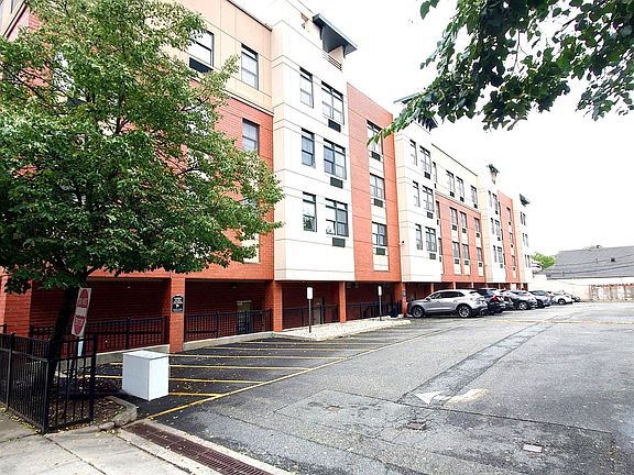 4th image of 9252 Kennedy Blvd APT 405