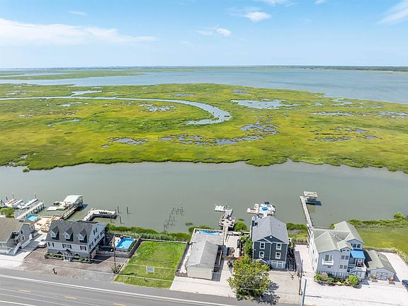 2nd image of 707 Stone Harbor Blvd