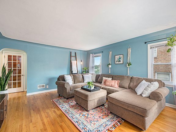 5th image of 654 Pine Ave NW