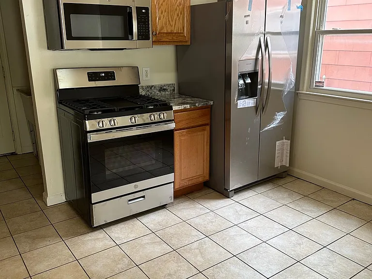 1370 E Chesterfield St — Photo 6