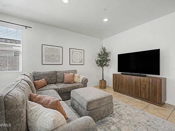 3rd image of 21257 W BERKELEY Road