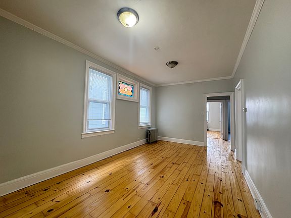 3rd image of 363 Woodlawn Ave #2
