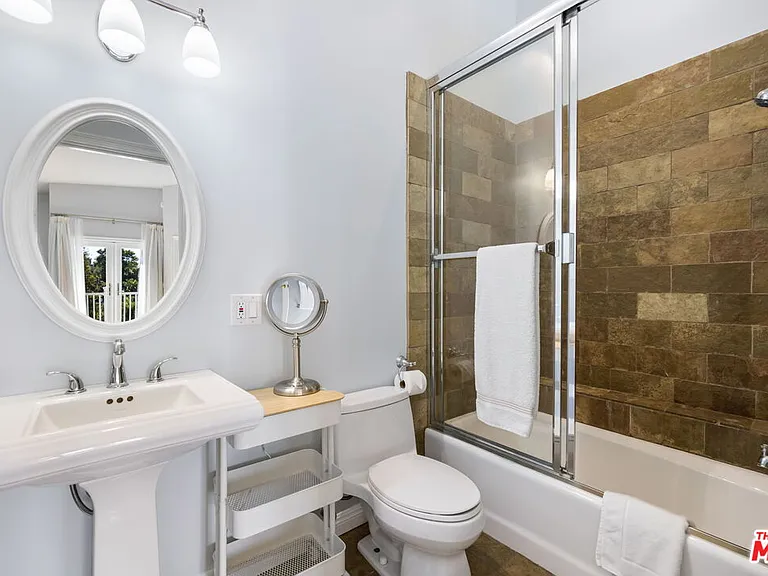 11215 W Sunset Blvd — Photo 37