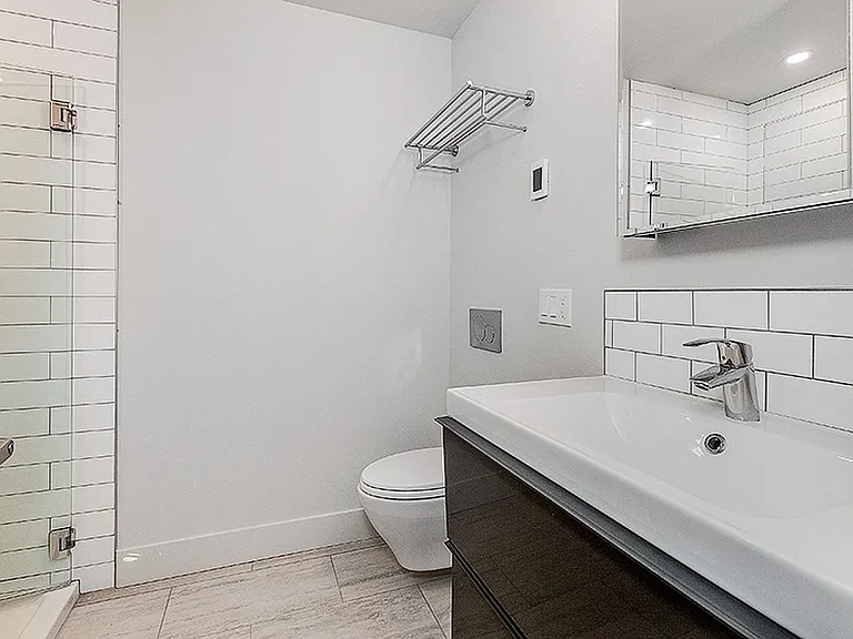 423 Terry Apartment — Photo 53