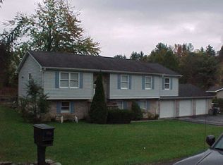 162 Rosewood Dr, Princeton, WV 24739