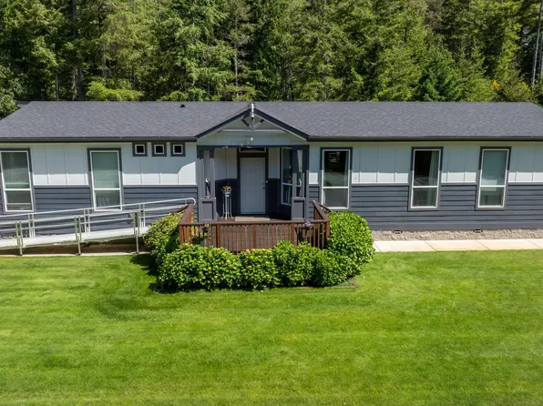 87477 Jean Dr, Bandon, OR 97411