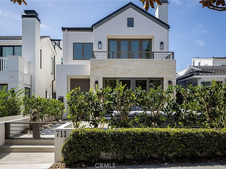 711 Marigold Ave — Photo 3