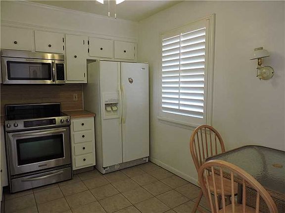 5th image of 325 SE 11th Ter APT 403