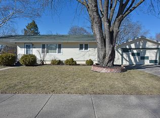 2300 Huron Ter, Waukegan, IL 60087