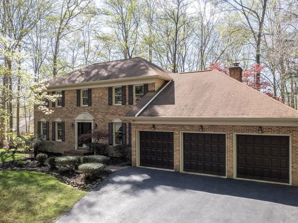 8232 Honeysuckle Rd, Manassas, VA 20112