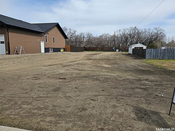 3rd image of 549 5th Avenue E
