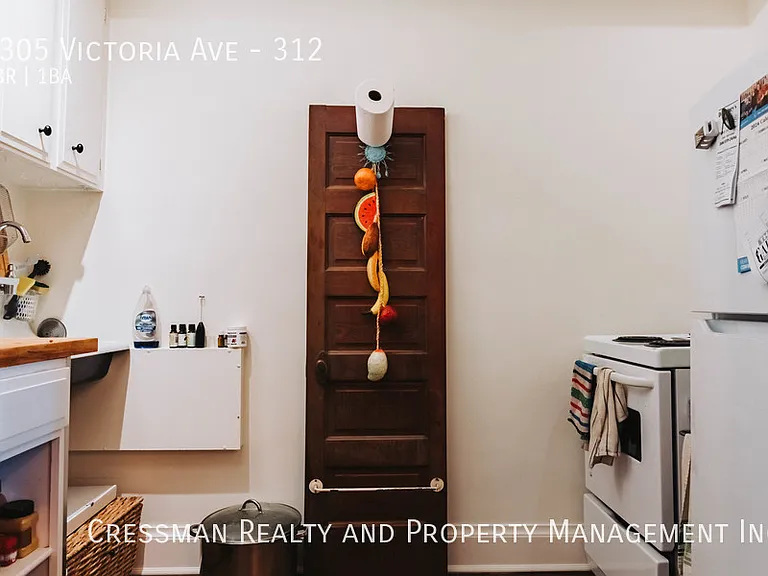 2305 Victoria Ave — Photo 1