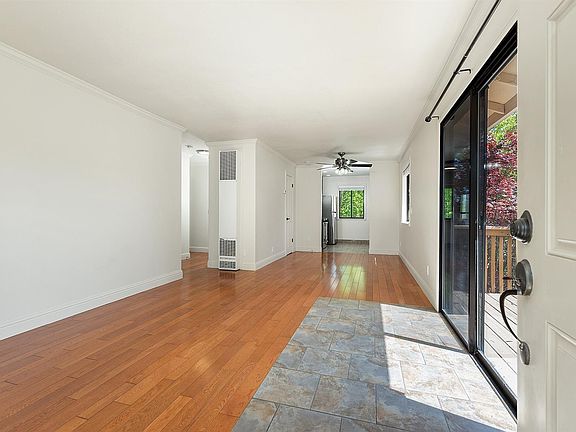 4th image of 160 Golden Ridge Avenue