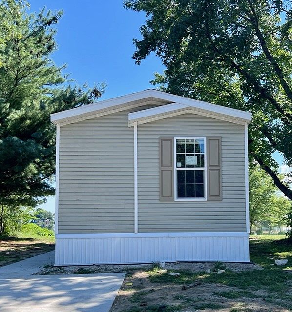 1st image of 606 Peacock Cir