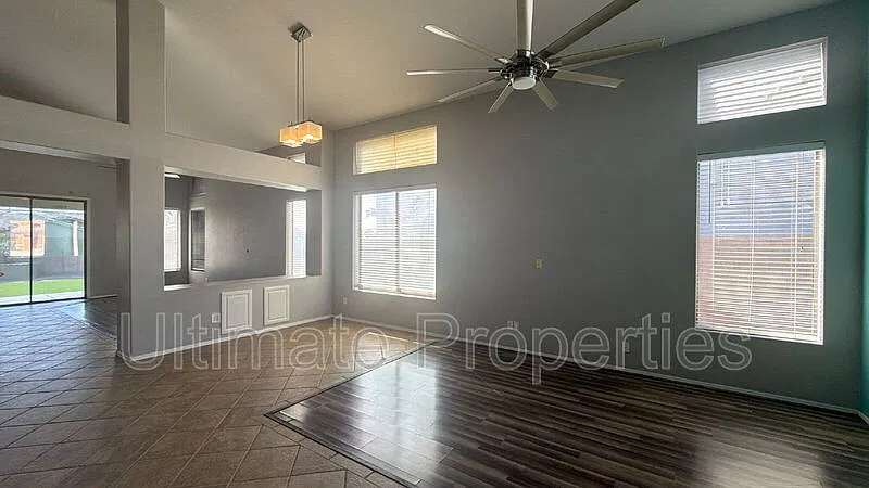4 bed, 2.0 bath, 2405 sqft, $2,395 — Photo 2