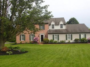 2 Heatherfield Dr, Willow Street, PA 17584