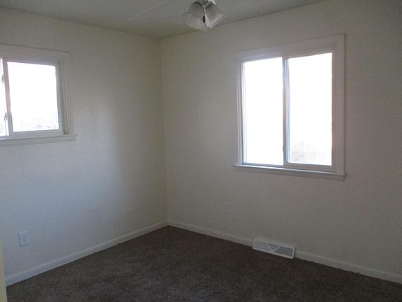 4th image of 530 27th Ave