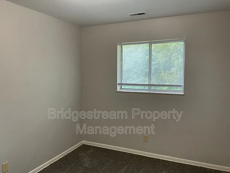 7837 N Main St #9 — Photo 13