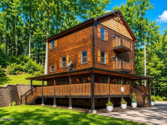 3rd image of 740 Bear Hollow Way