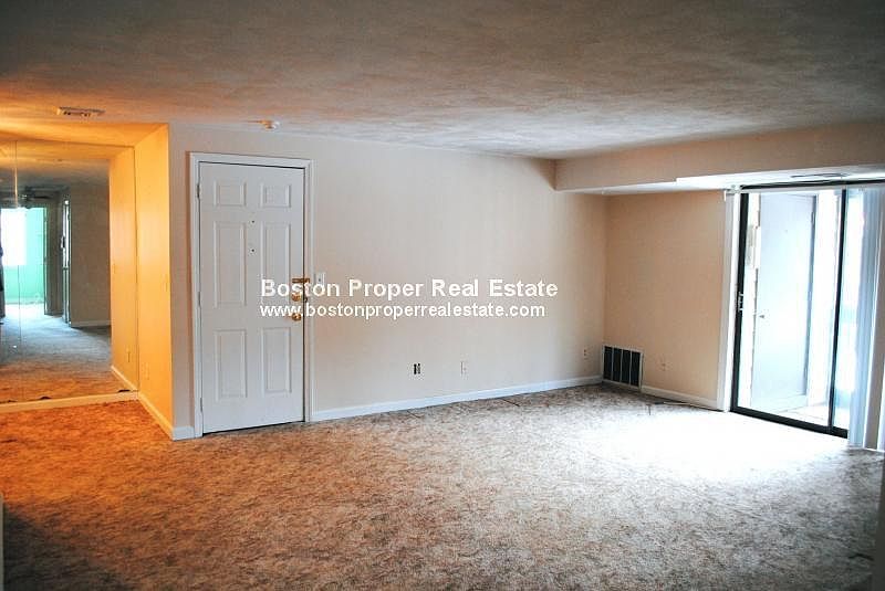 2nd image of 10 Village Ln APT 24
