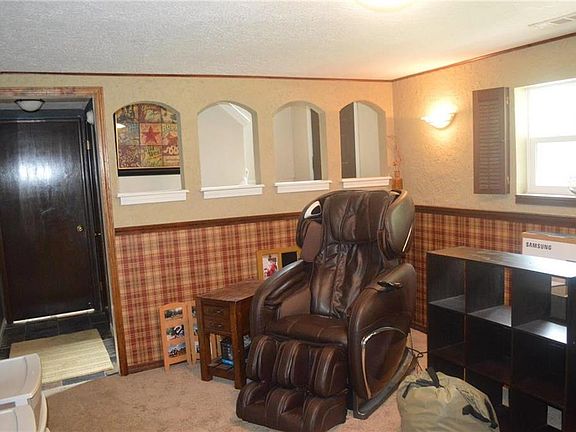 4th image of 2927 Sweet Briar Dr
