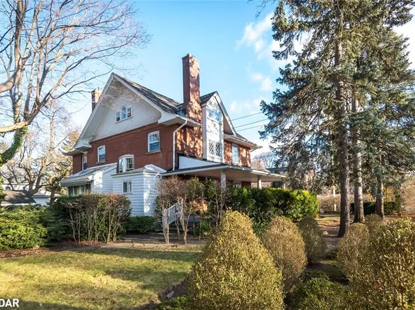 397 Trafalgar Rd, Oakville, ON L6J 3H8