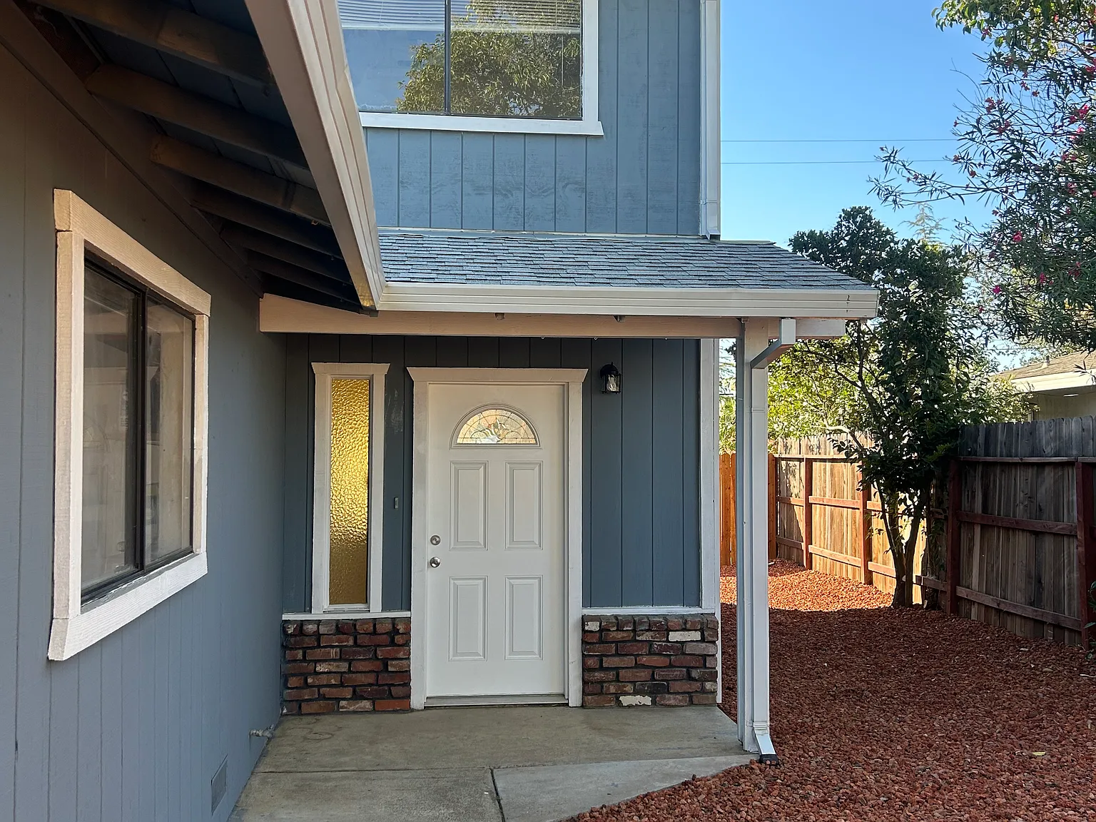 3 bed, 2.5 bath, 1302 sqft, $2,700 — Photo 2