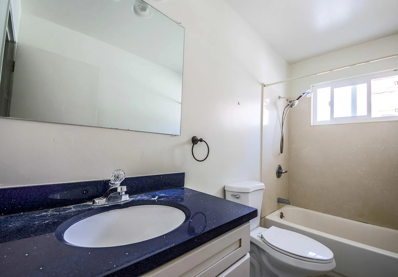 2 bed, 1000 sqft, $2,200 — Photo 4