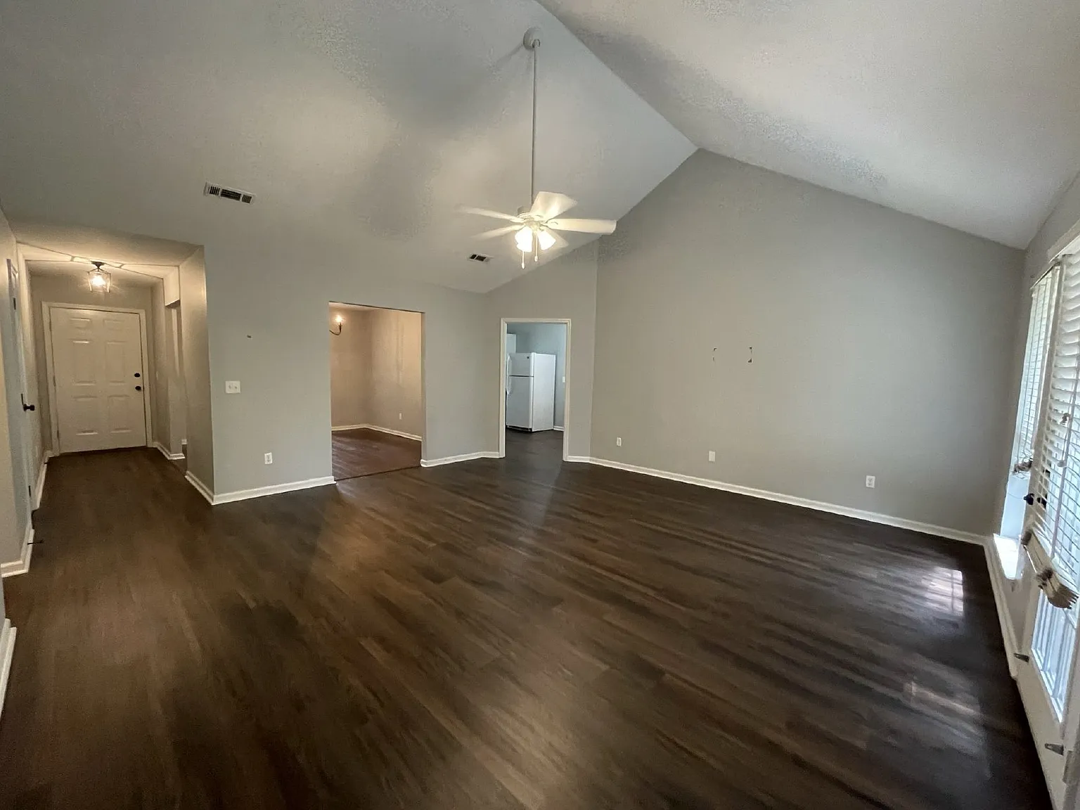 3 bed, 2.0 bath, 1695 sqft, $1,800 — Photo 4