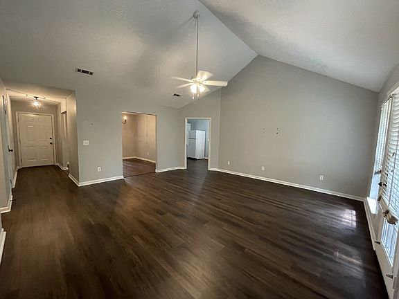 4th image of 512 Creek View Dr