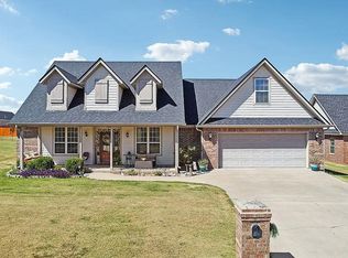 402 Fairway Cir, Grove, OK 74344