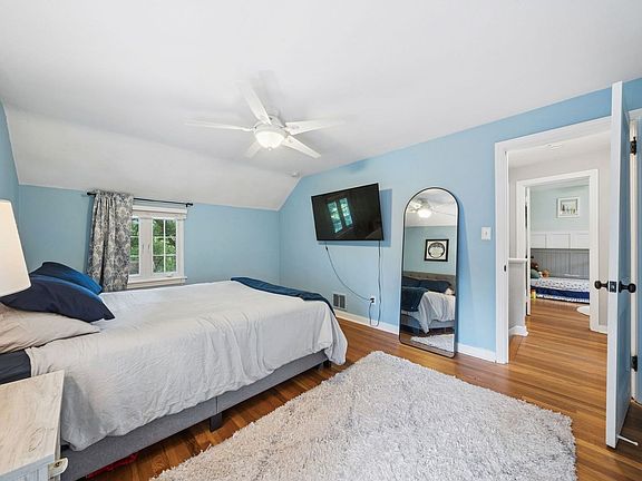 4th image of 295 Barclay Ave