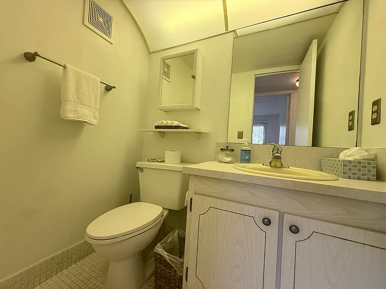 52 Mansfield Dr #B — Photo 17