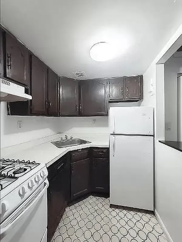 40 East 12th Street — Photo 4