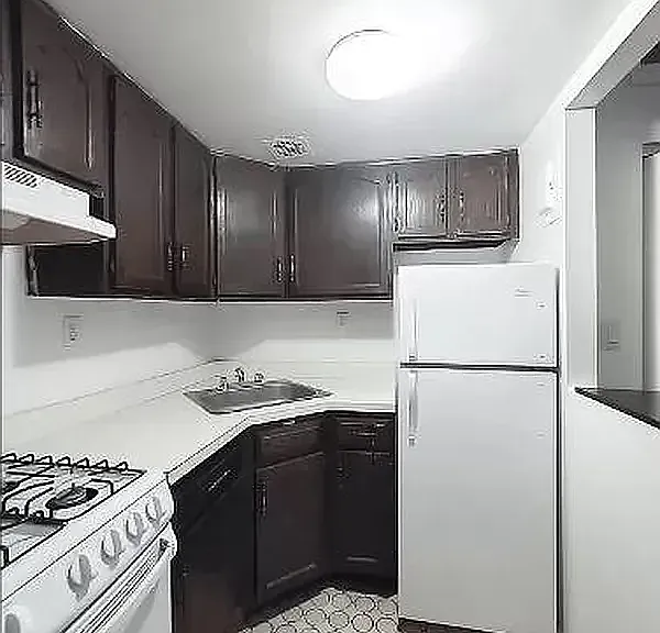 40 E 12th St #5B — Photo 4