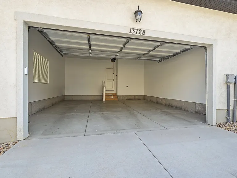 13728 S Devers Dr — Photo 38