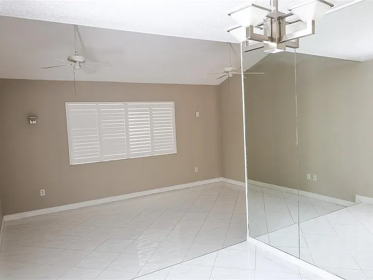 3121 Bordeaux Ln — Photo 4