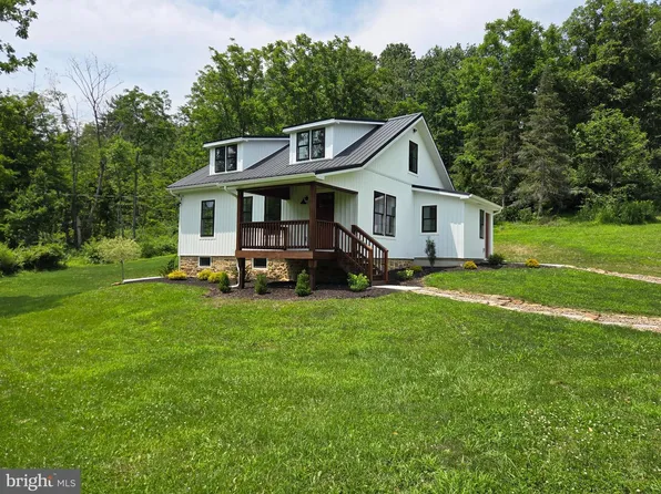 667 Summit Rd, Mc Clure, PA 17841