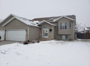1836 52nd St S, Fargo, ND 58103