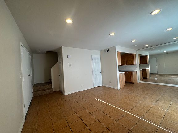 3rd image of 3433 Villa Knolls South Dr