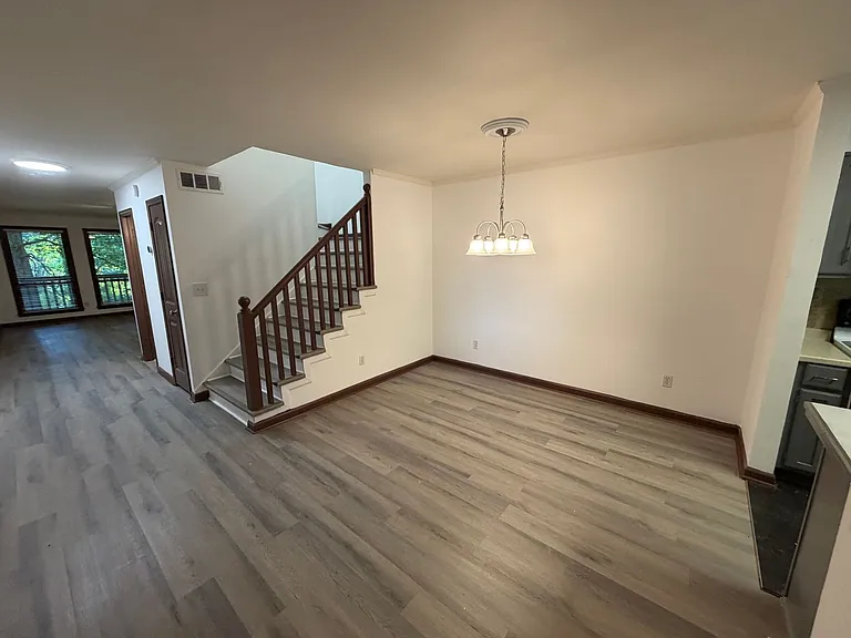 1702 Pine Tree Dr — Photo 5